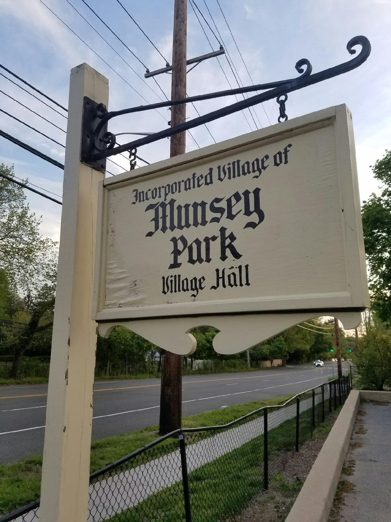 Munsey Park residents air concerns over new house
