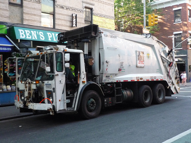 Garbage spill on Old Northern Boulevard causes lane closings