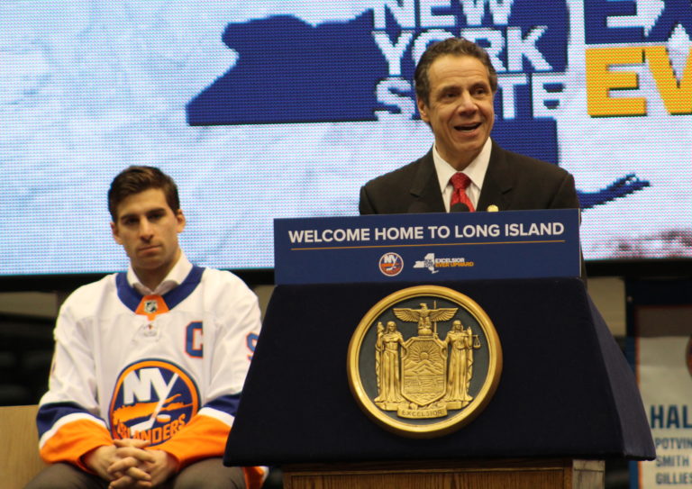 Cuomo: Islanders will split games between Nassau Coliseum and Barclays Center