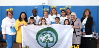Supervisor Judi Bosworth and Council Member Anna Kaplan poses with students from Mrs. Ulmann’s third grade class and Assistant Principal Kathleen Murray. (Photo courtesy of the Town of North Hempstead)