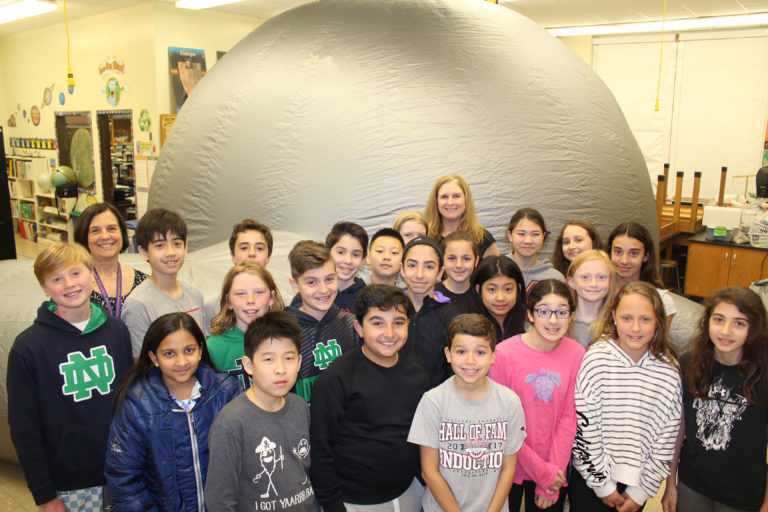 Mini-planetarium comes to Munsey Park School