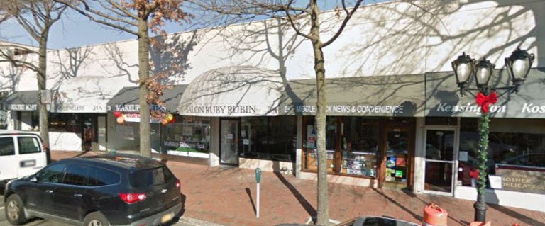 Middle Neck Road retail building sells for $3.9 million