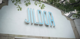 Jildor Shoes, which opened in Great Neck Plaza in 1959, recently closed its doors. The space is now vacant. (Photo by Janelle Clausen)