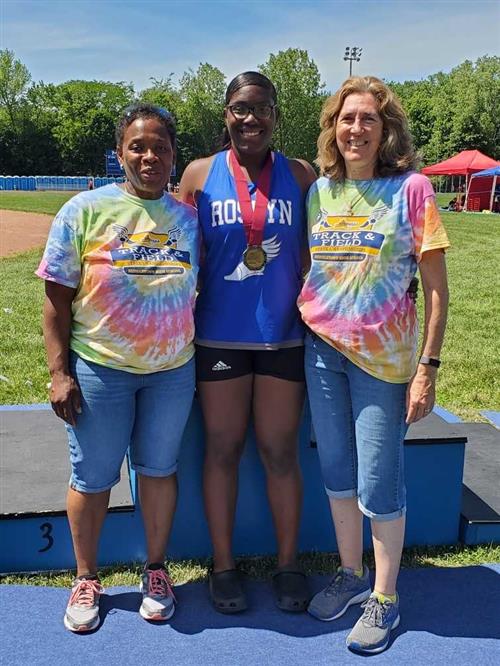 Roslyn’s Natya Glasco places first in the state for shot put