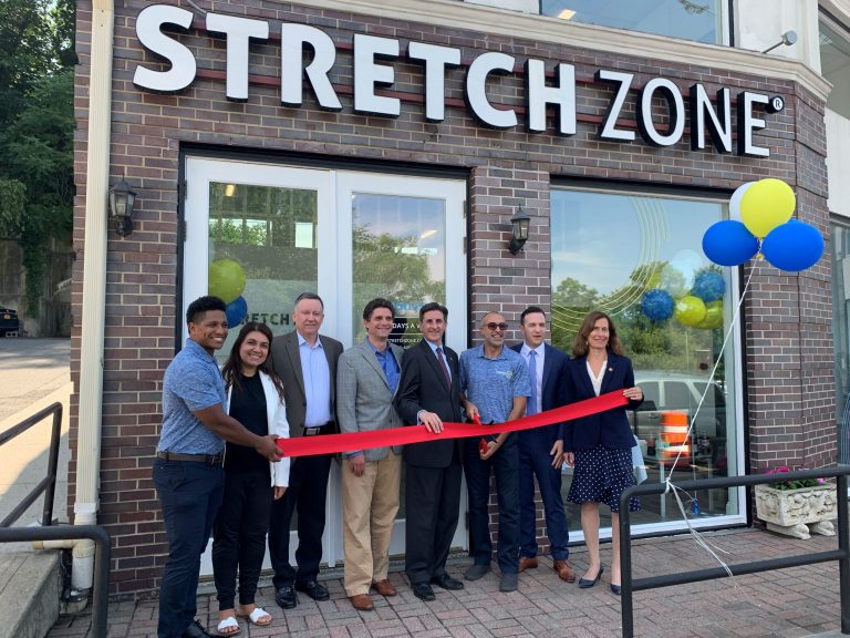 Stretch Zone Manhasset celebrates its grand opening