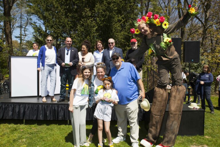 Hundreds attend annual spring festival at Clark Botanic Garden to view blooms, enjoy family activities