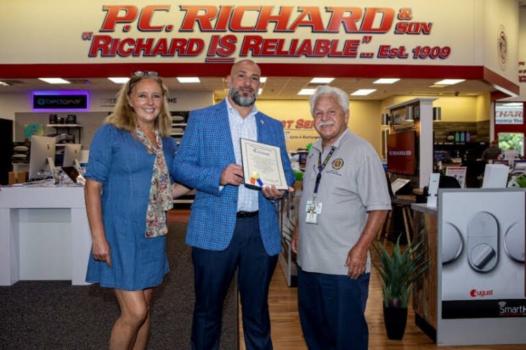 P.C. Richard lauded for supporting Nassau vets