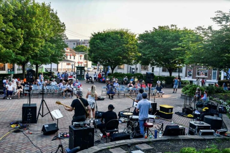 Thursday evening outdoor concerts in Westbury