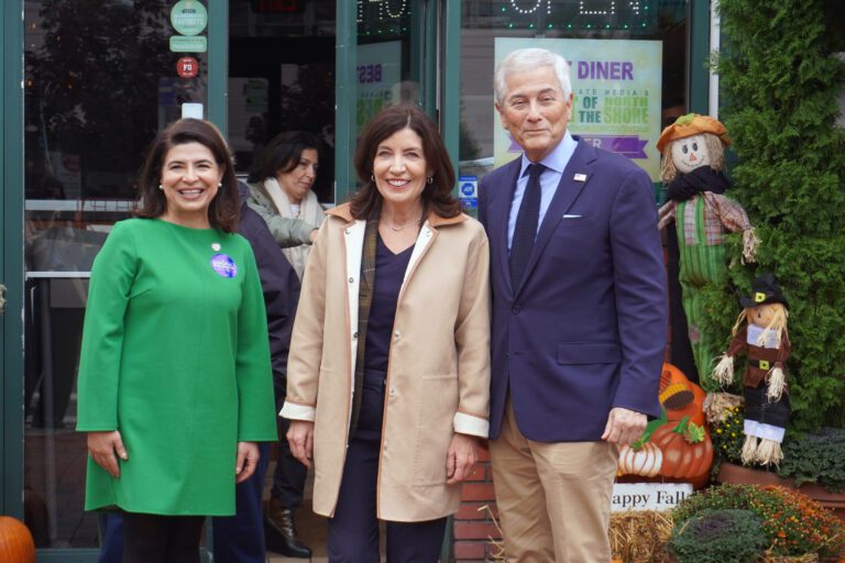 State Sen. Kaplan and Gov. Kathy Hochul tour small businesses