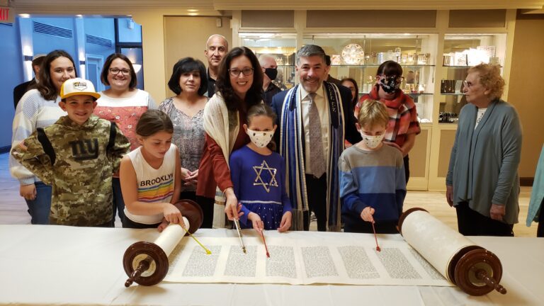 Temple Judea celebrates Simchat Torah