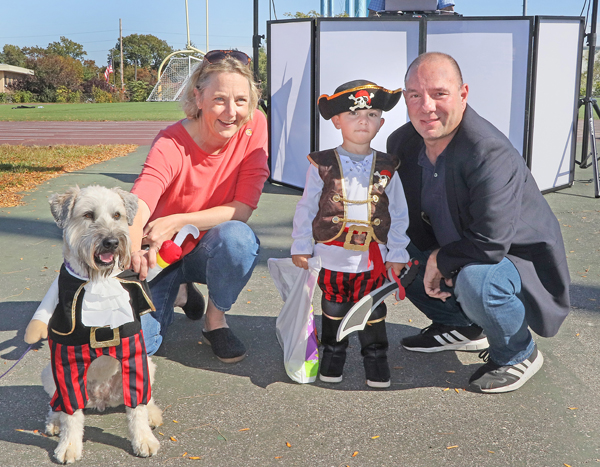 Town hosts Howl-O-Ween celebration for dogs