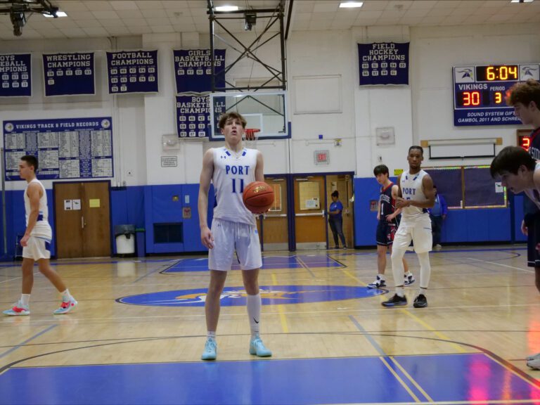 Port Washington’s Amalfitano scores on the court with help from dad