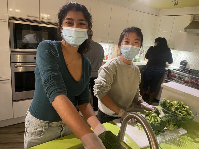 Mineola students prepare meals for families at Ronald McDonald House