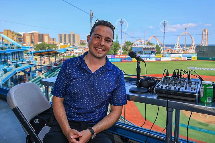 Chaminade grad Raad makes giant broadcasting leap to become Mets announcer