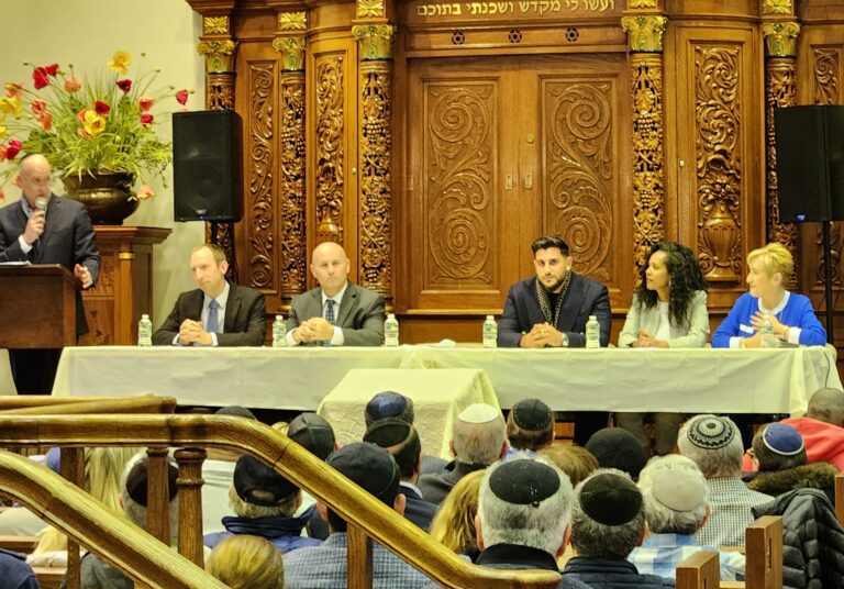 Young Israel of Great Neck hosts panel to discuss antisemitism and how to combat it