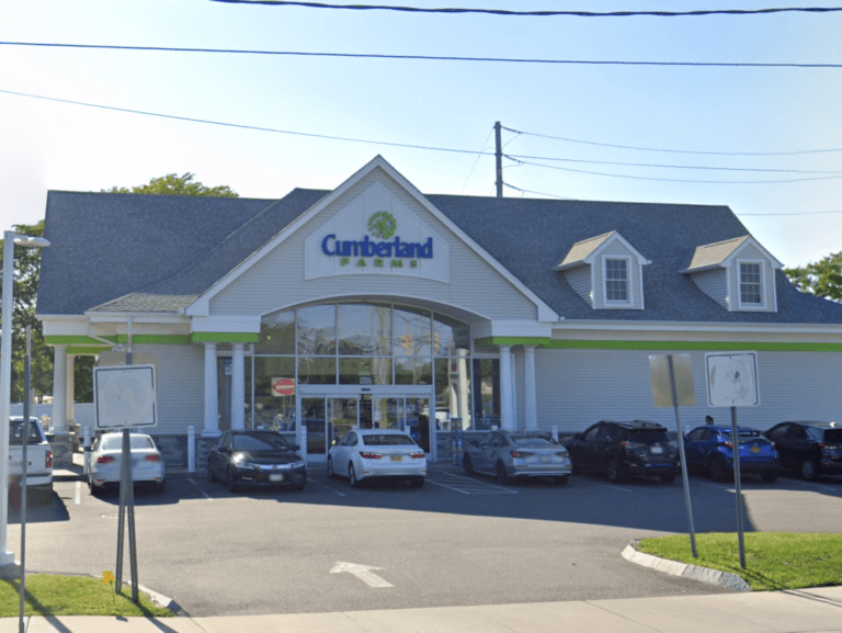 Two men break into Cumberland Farms sheds in New Hyde Park