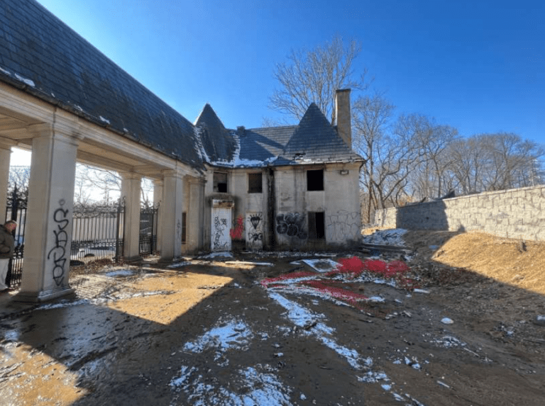Landmark society restoring Mackay Gate Lodge, ‘a little piece of the gilded age’