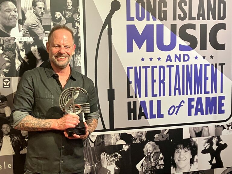 Gin Blossoms’ Robin Wilson inducted to Long Island Music and Entertainment Hall of Fame