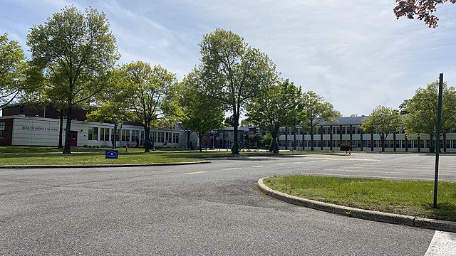 Swatting incident reported at Roslyn Middle School