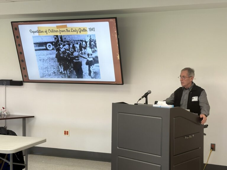 East Williston alumnus inspires students with powerful Holocaust survival story
