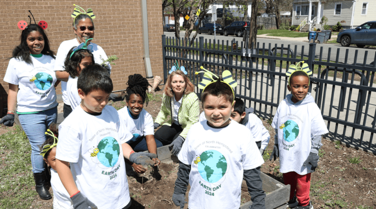 DeSena participates in Earth Day Cleanup at ‘Yes We Can’ community center